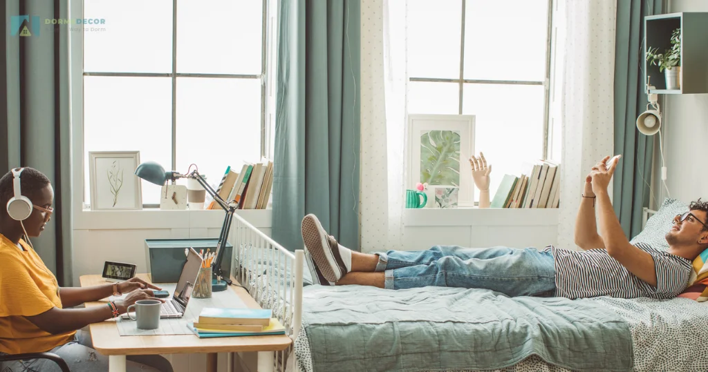 What To Consider When Choosing Wall Decor For Your Dorm Room